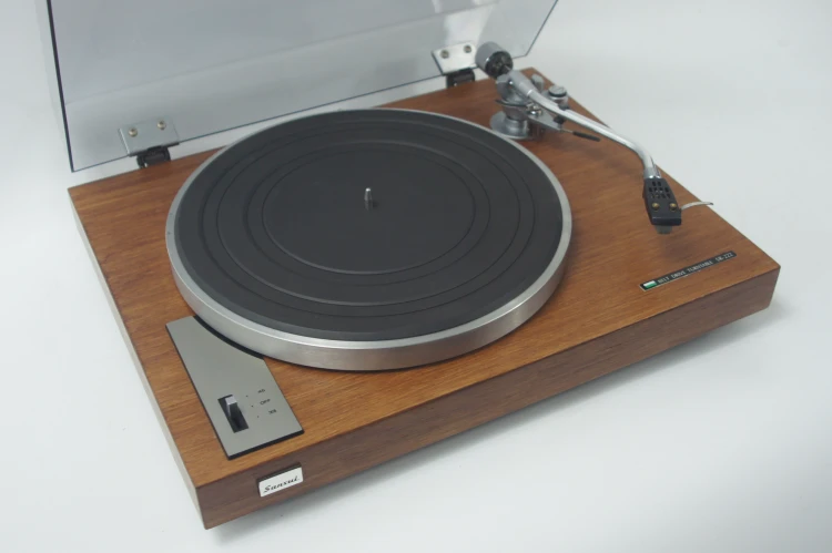 GRAMOFON SANSUI SR-222
