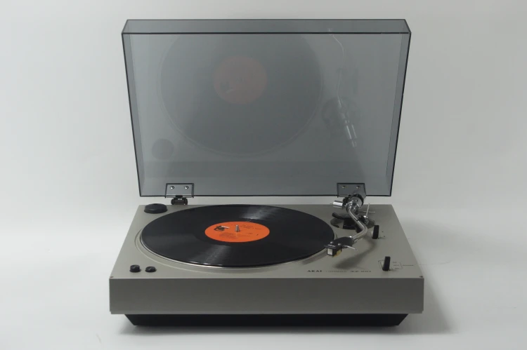 GRAMOFON AKAI AP-001