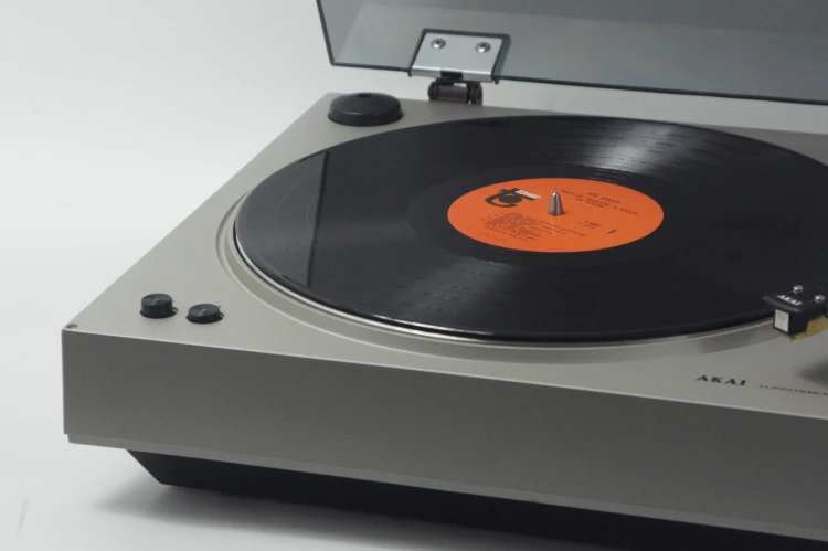 GRAMOFON AKAI AP-001