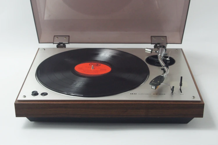 GRAMOFON AKAI AP-003