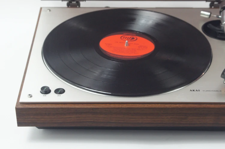 GRAMOFON AKAI AP-003