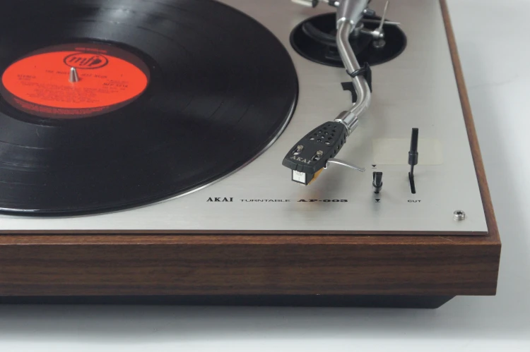 GRAMOFON AKAI AP-003