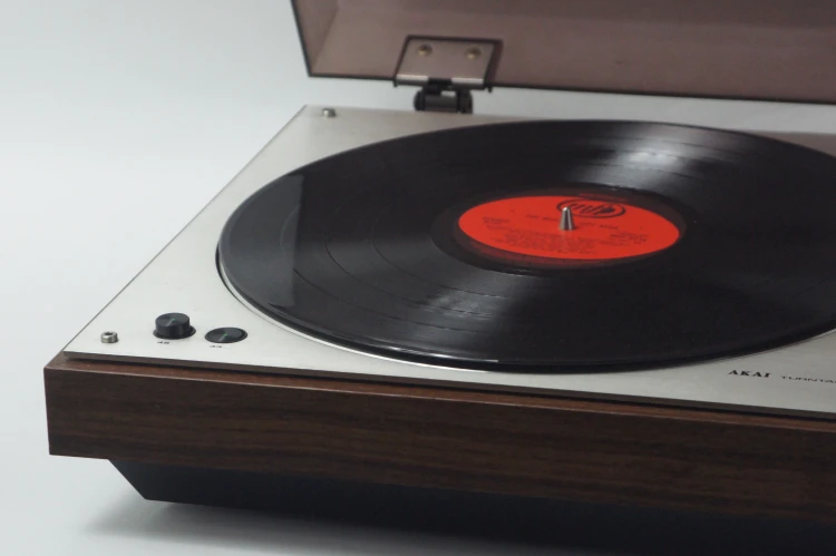 GRAMOFON AKAI AP-003