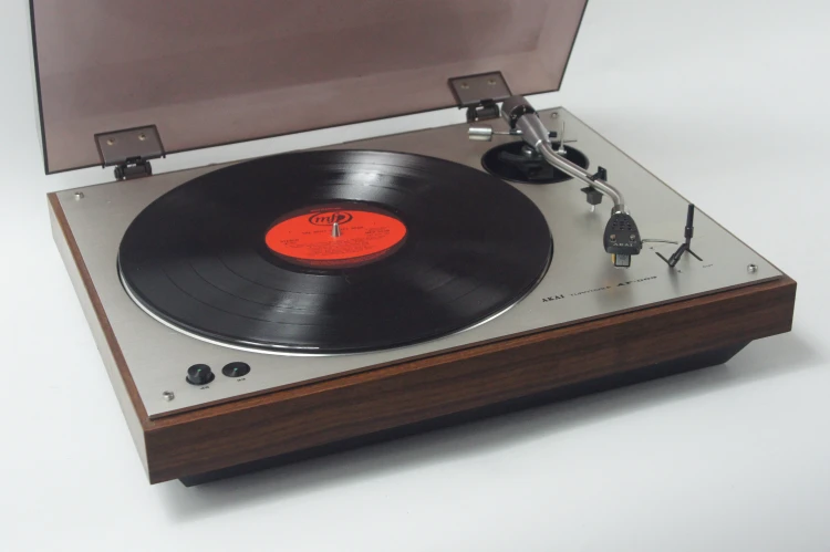 GRAMOFON AKAI AP-003