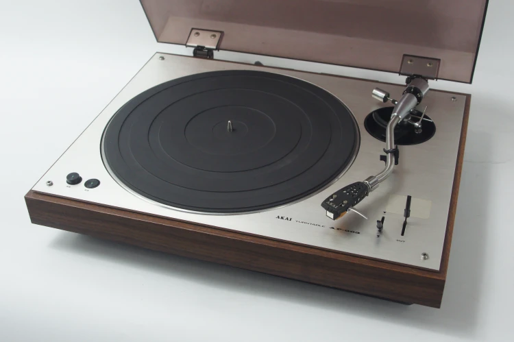 GRAMOFON AKAI AP-003