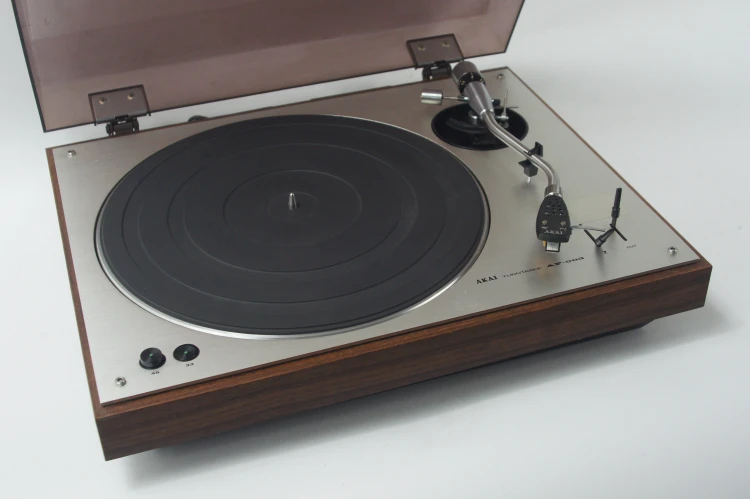 GRAMOFON AKAI AP-003