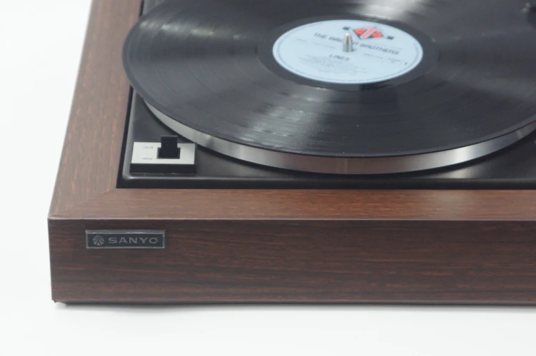 GRAMOFON SANYO TP 525
