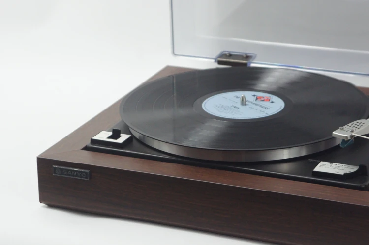 GRAMOFON SANYO TP 525