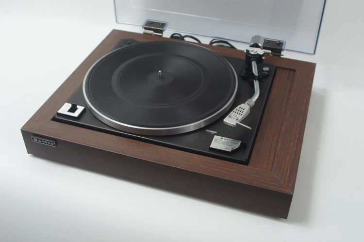 GRAMOFON SANYO TP 525