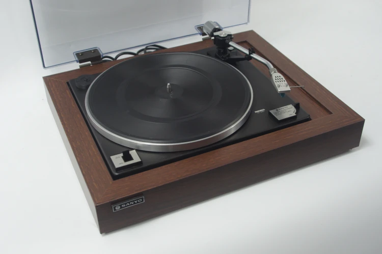 GRAMOFON SANYO TP 525