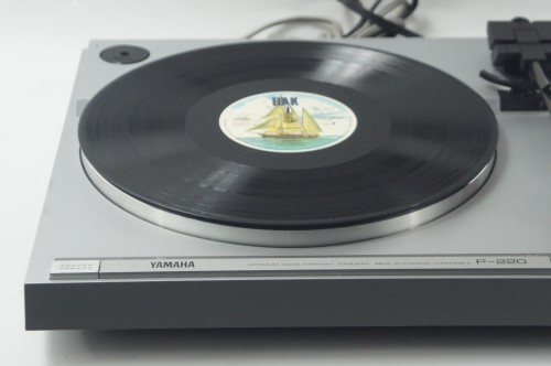 YAMAHA P-220