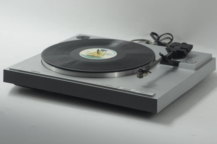 YAMAHA P-220