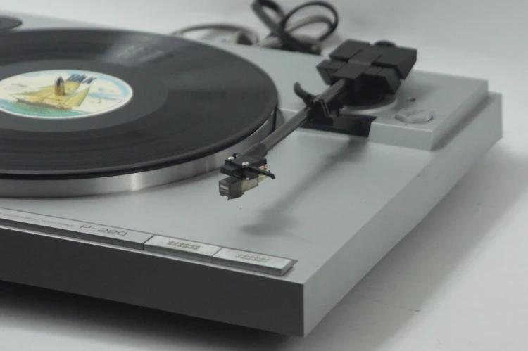 YAMAHA P-220